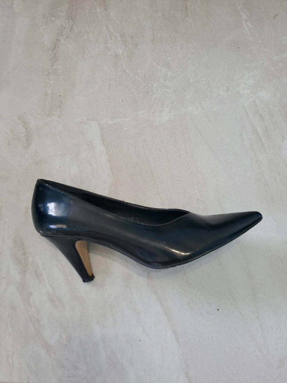 Metaphor Women's Pointed Toe Pump - Black